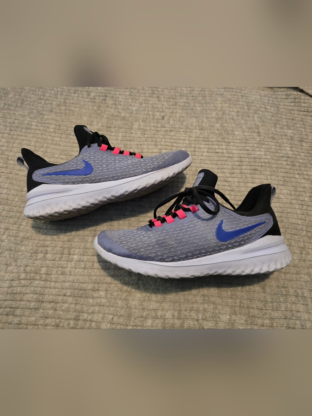 Nike Womens RENEW Shoes Size 6.5